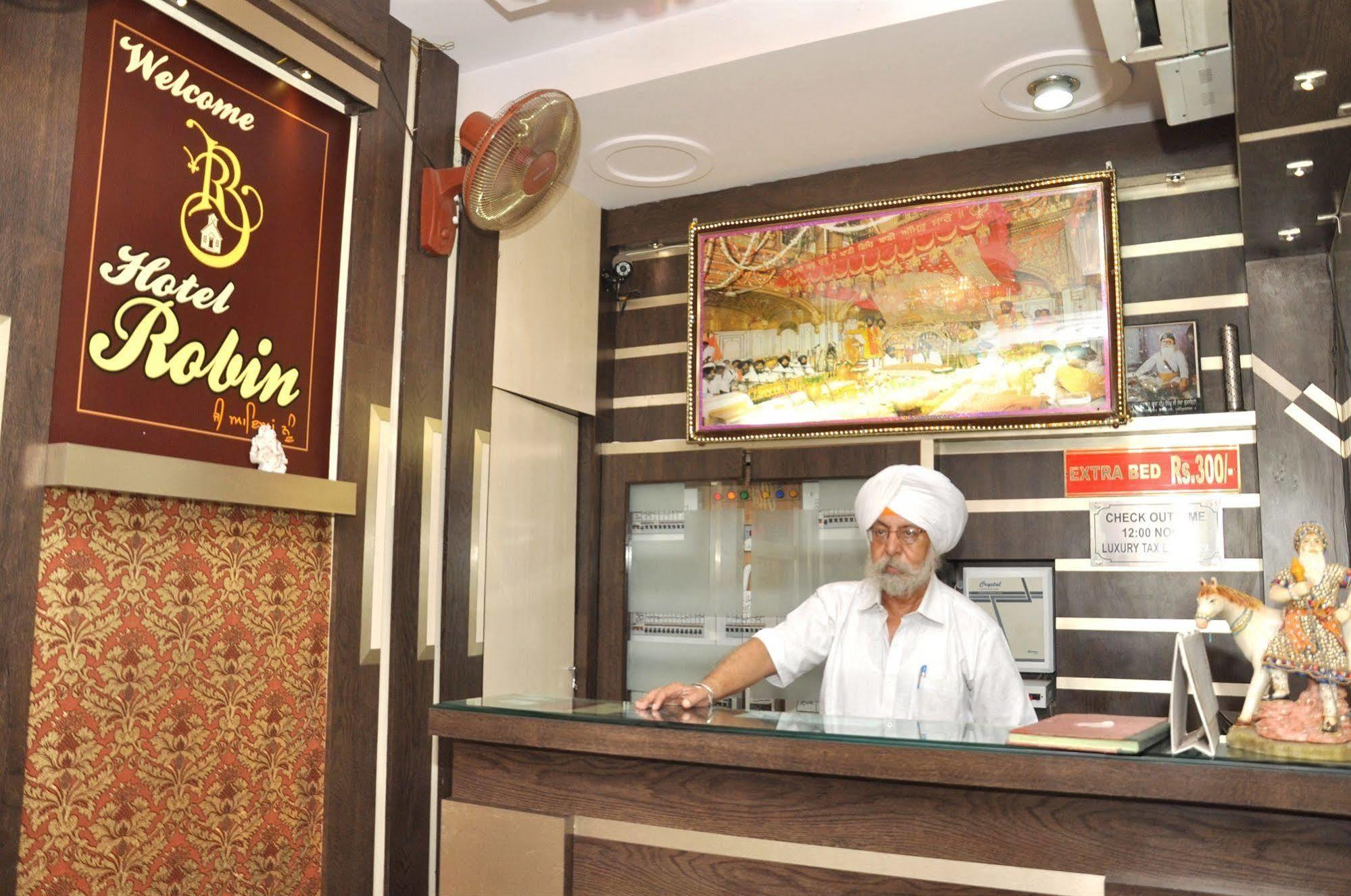 Hotel Robin Amritsar Exterior photo