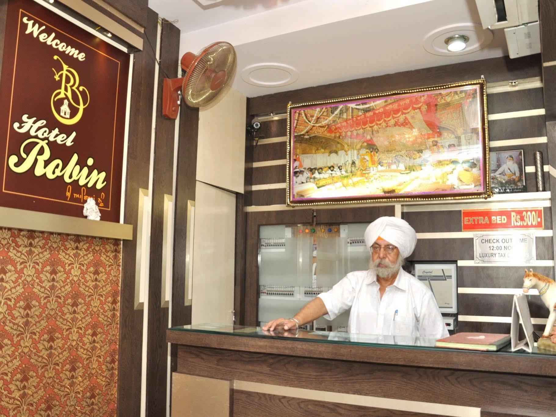 Hotel Robin Amritsar Exterior photo