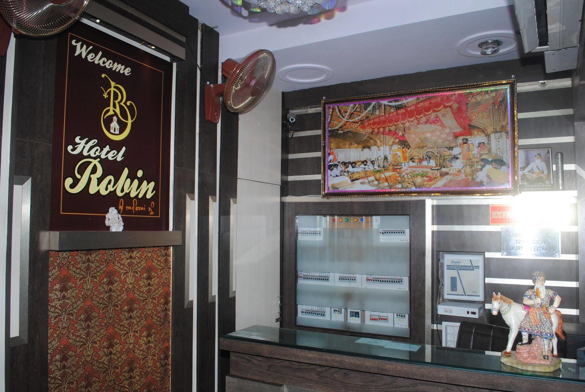 Hotel Robin Amritsar Exterior photo