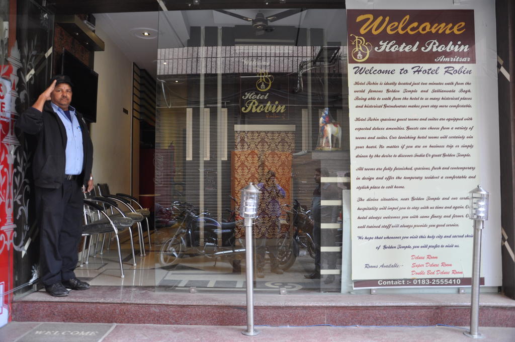 Hotel Robin Amritsar Exterior photo